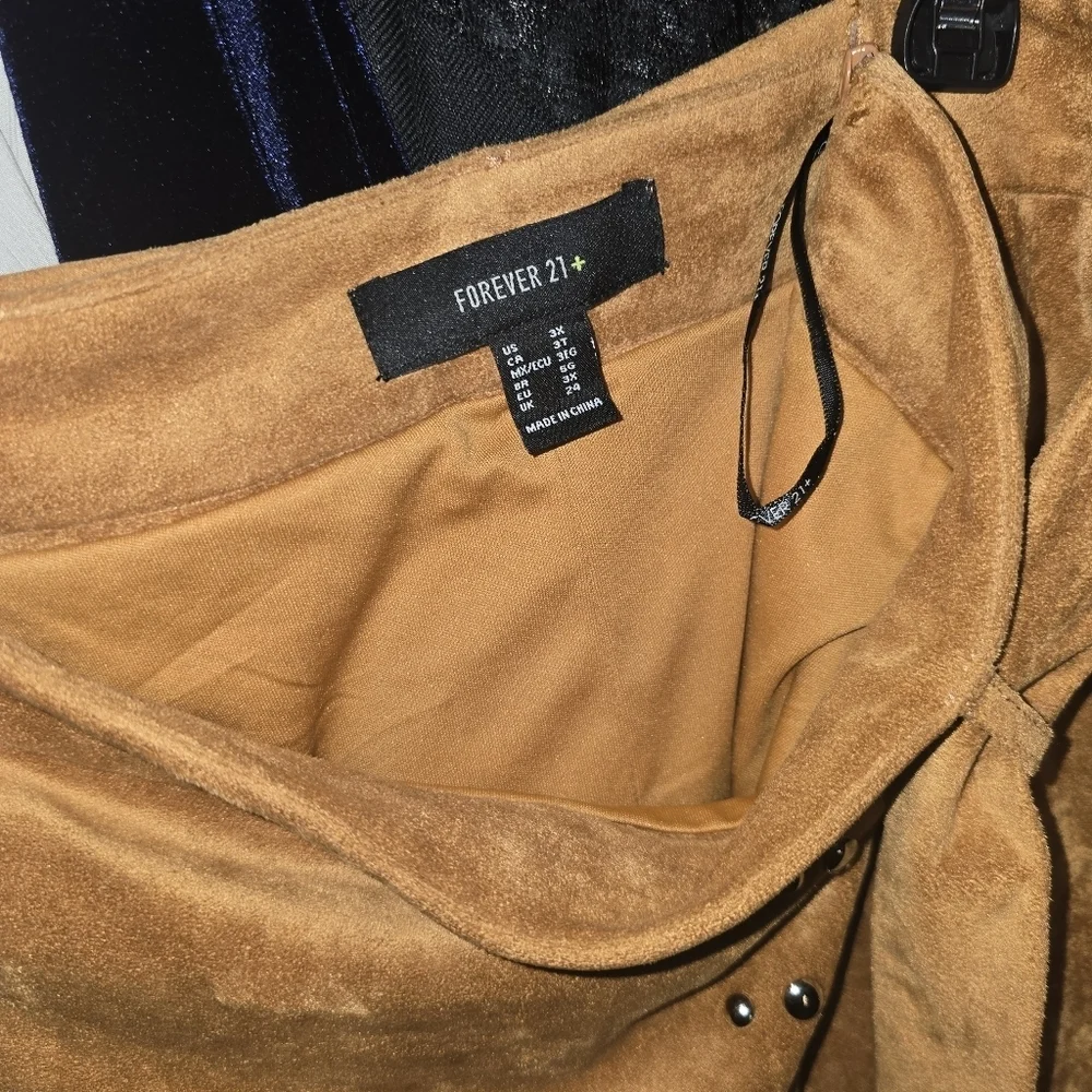 NWOT FOREVER 21 3X FAUXE SUEDE STUDDED BELTED MINI SKIRT